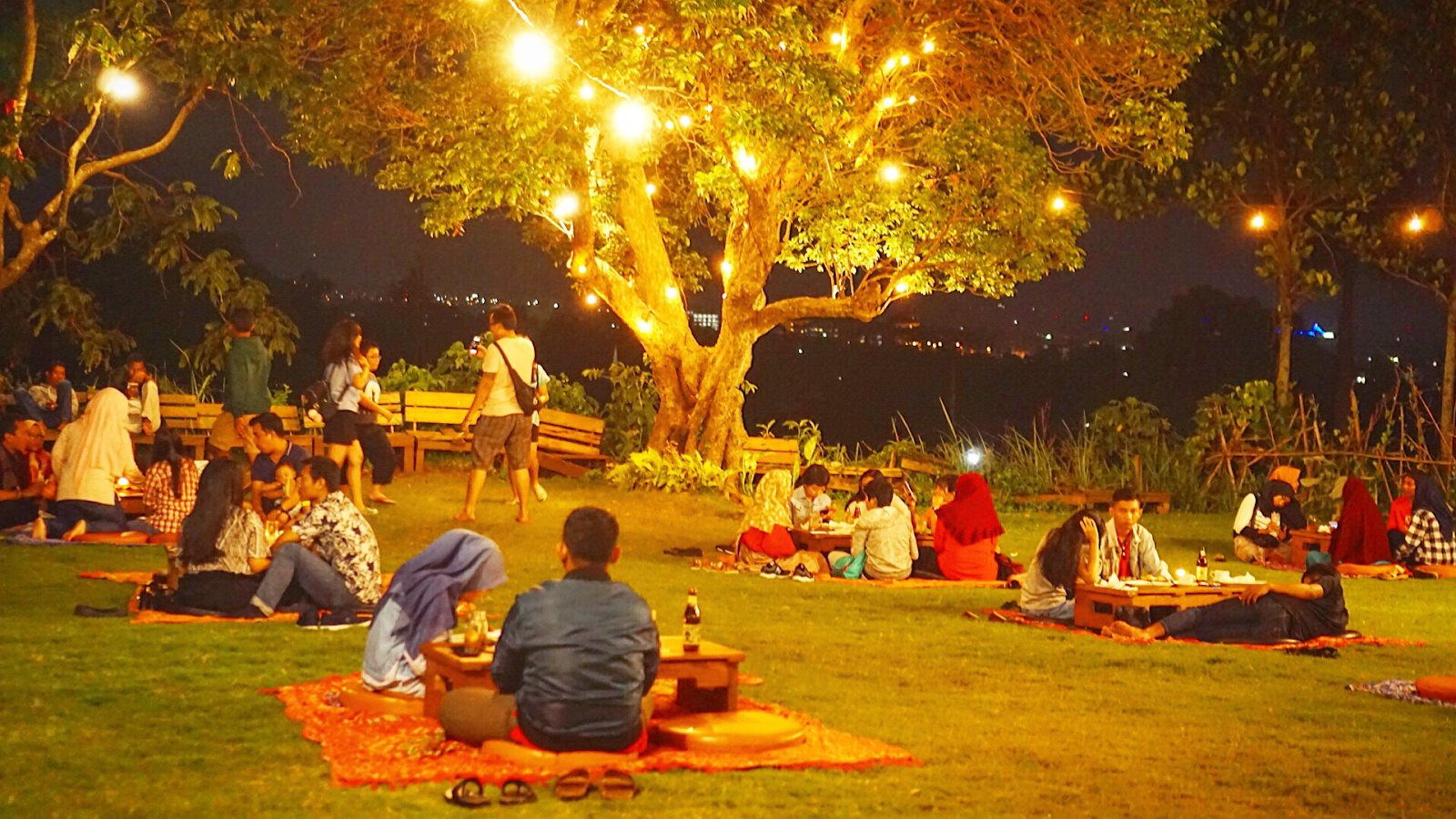 Suasana CONWAY Coffee space — dokumentasi pengunjung