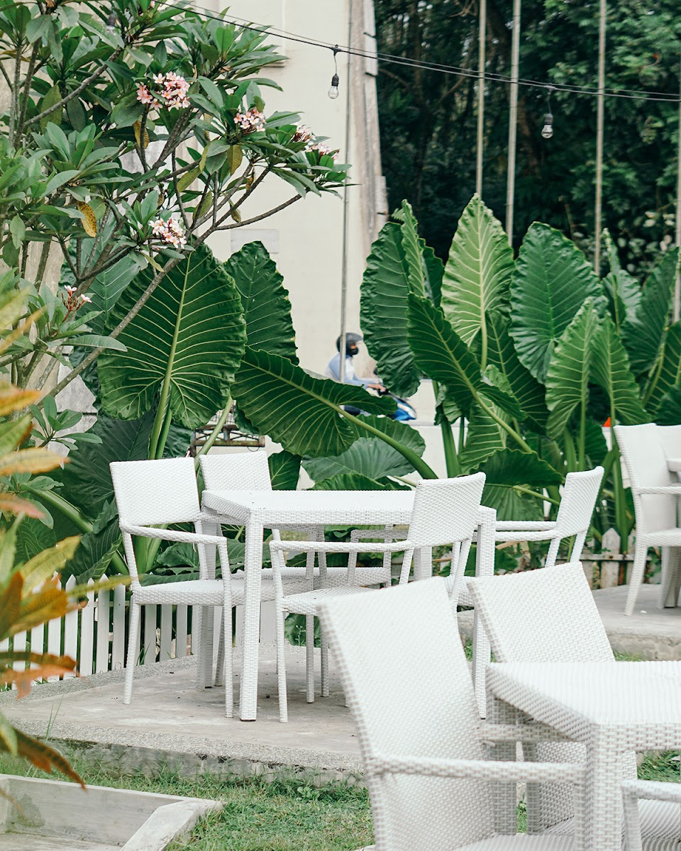 Suasana CONWAY Coffee space — dokumentasi pengunjung
