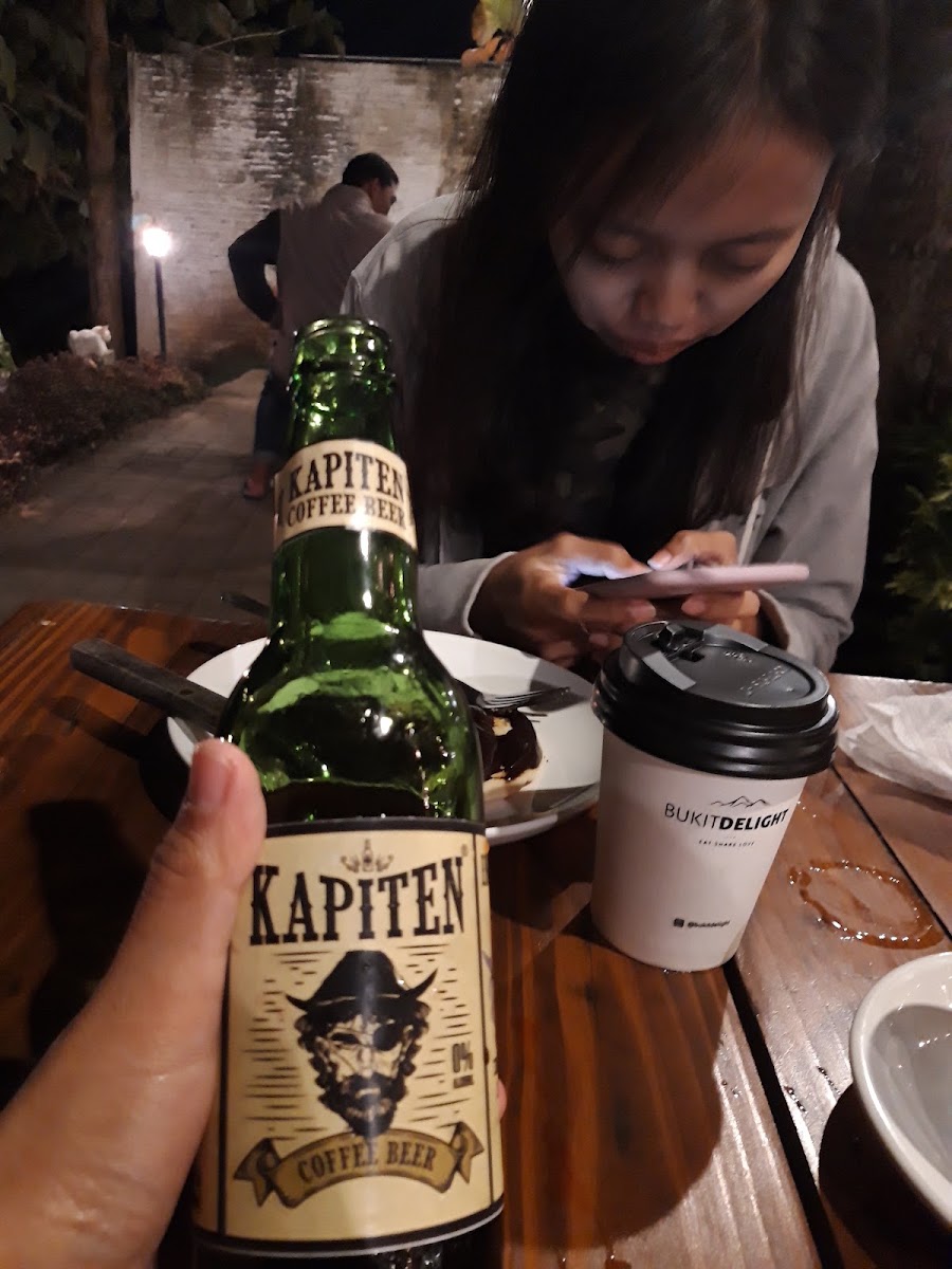 Suasana CONWAY Coffee space — dokumentasi pengunjung
