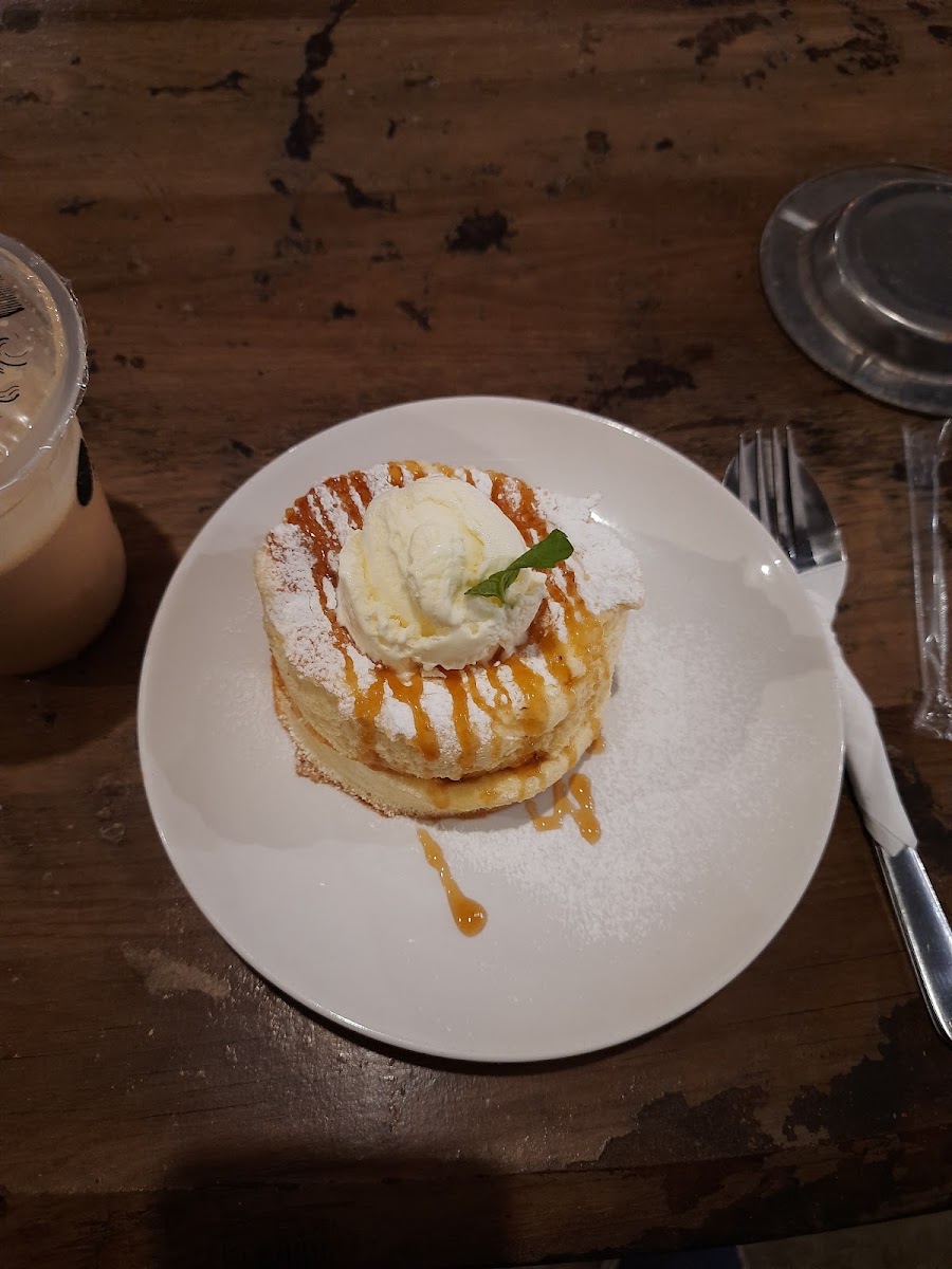Suasana CONWAY Coffee space — dokumentasi pengunjung