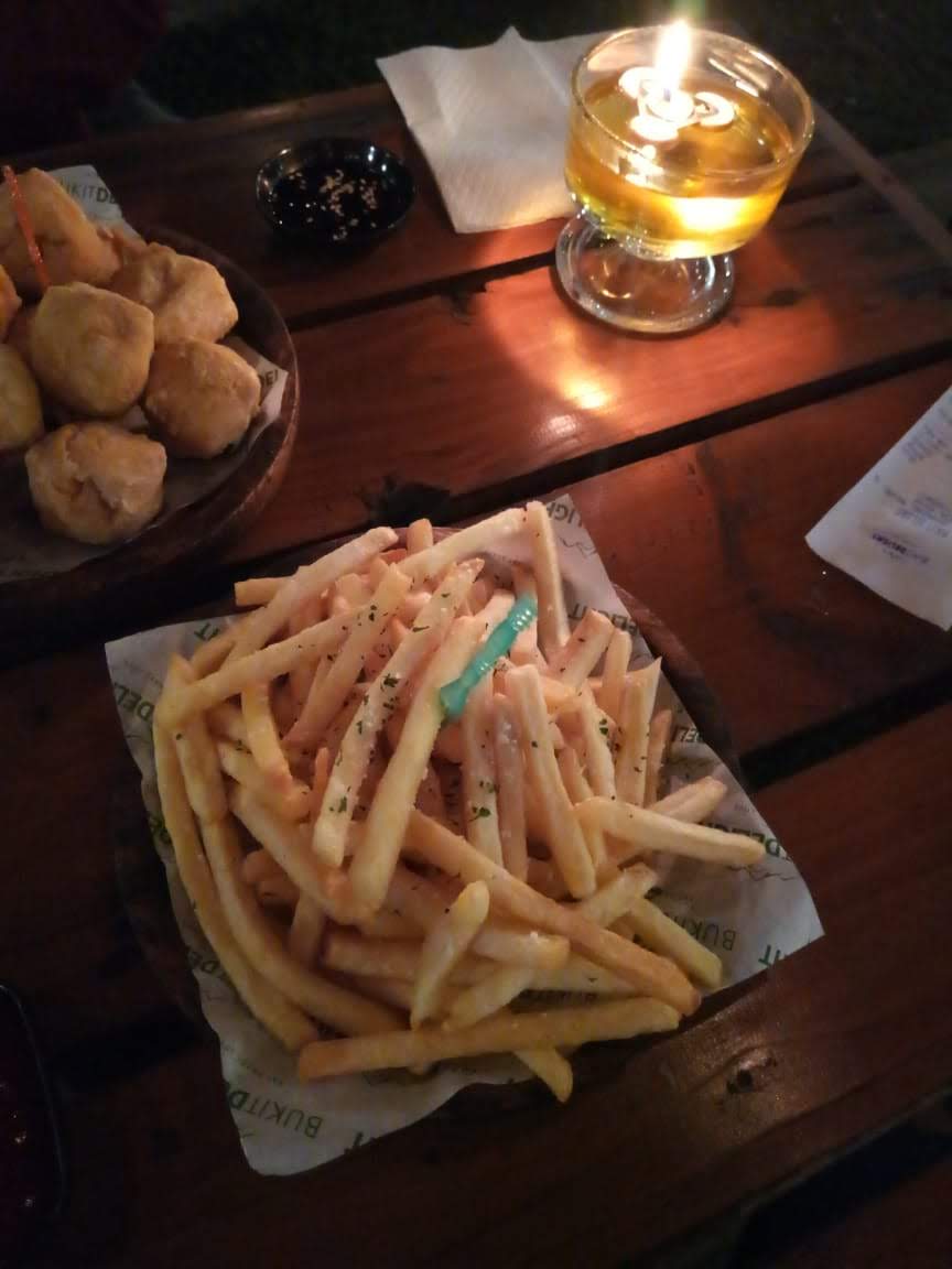Suasana CONWAY Coffee space — dokumentasi pengunjung