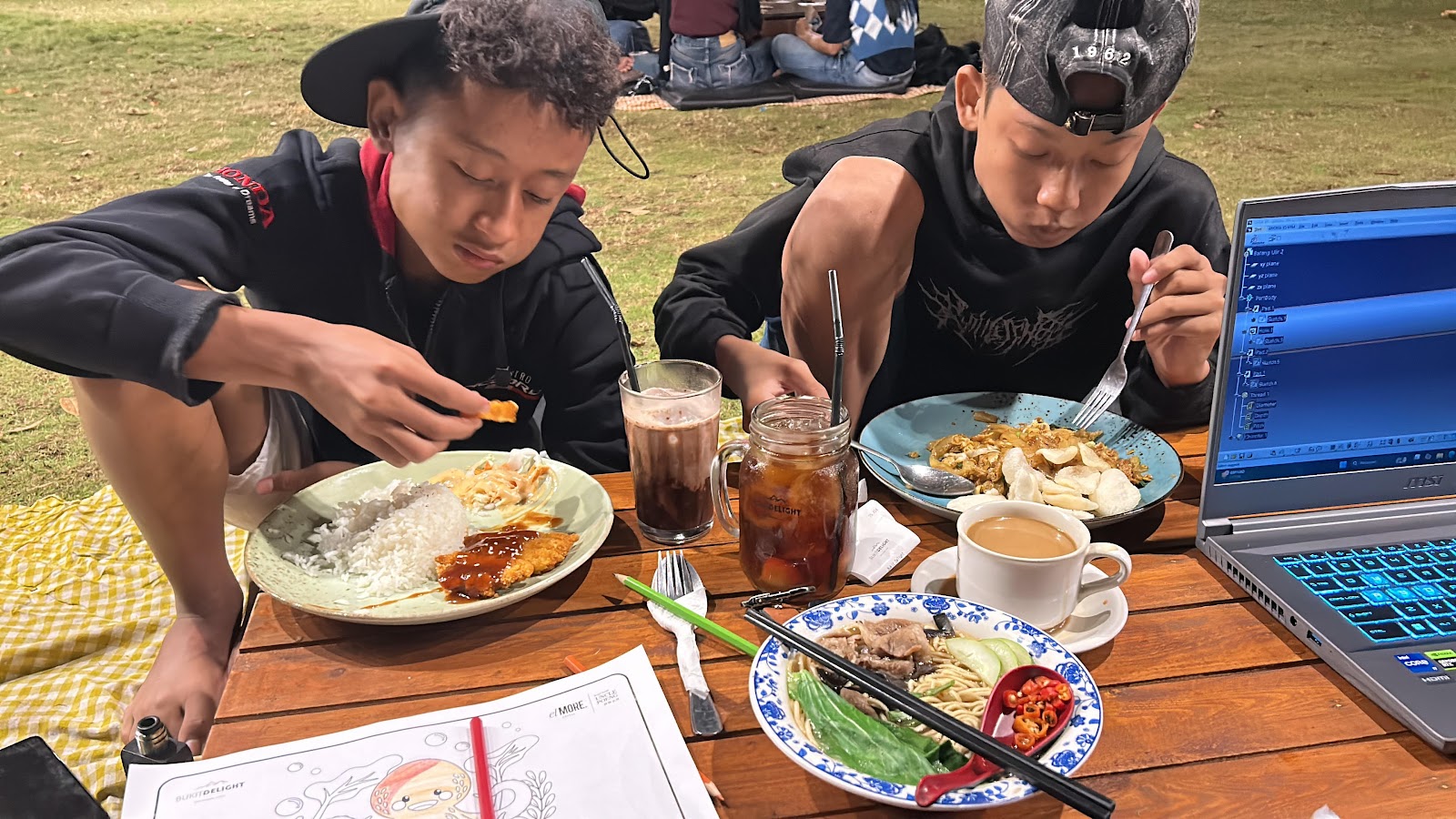 Suasana CONWAY Coffee space — dokumentasi pengunjung